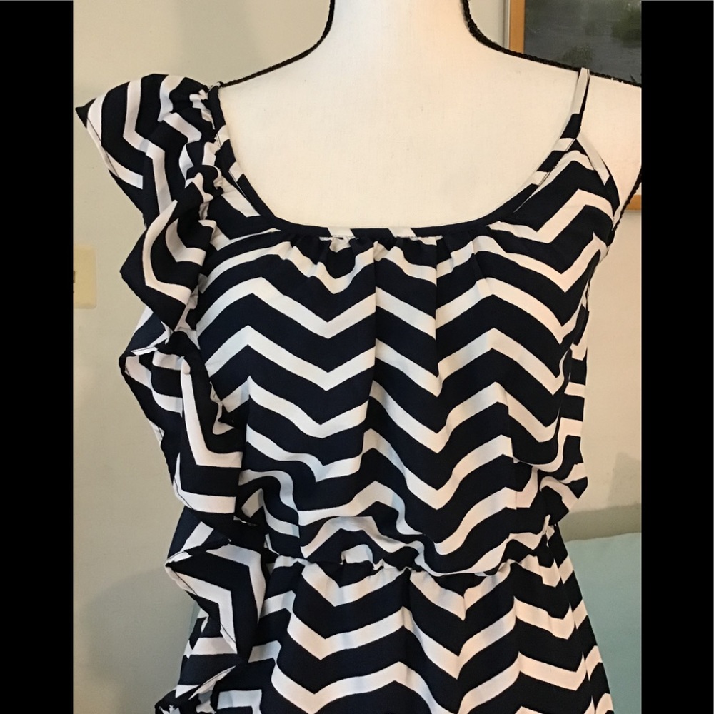 Envy me cute dress with ruffle. M